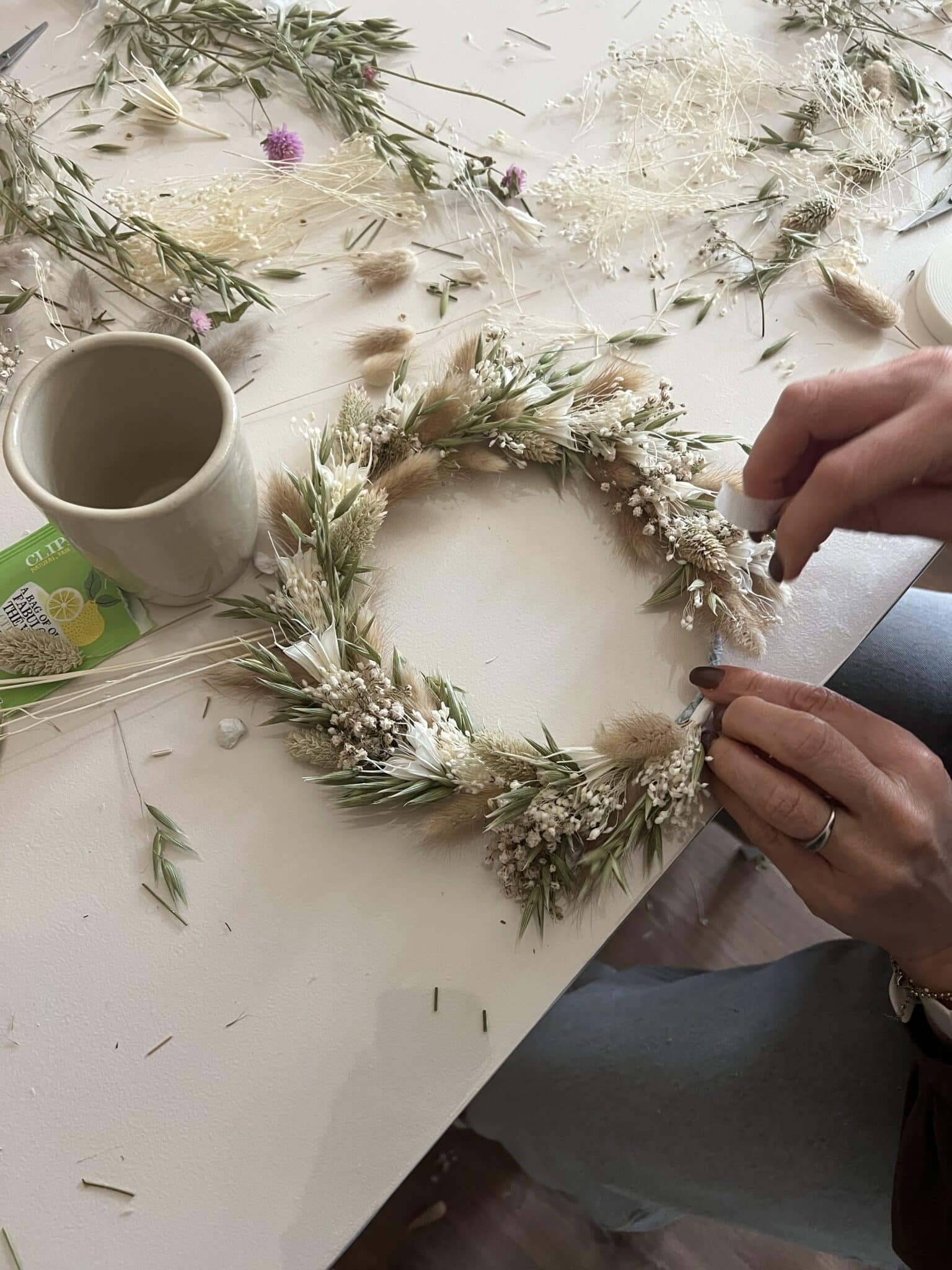 Atelier floral dans la boutique Le Naturel fleuriste - Place des Lices à Vannes
